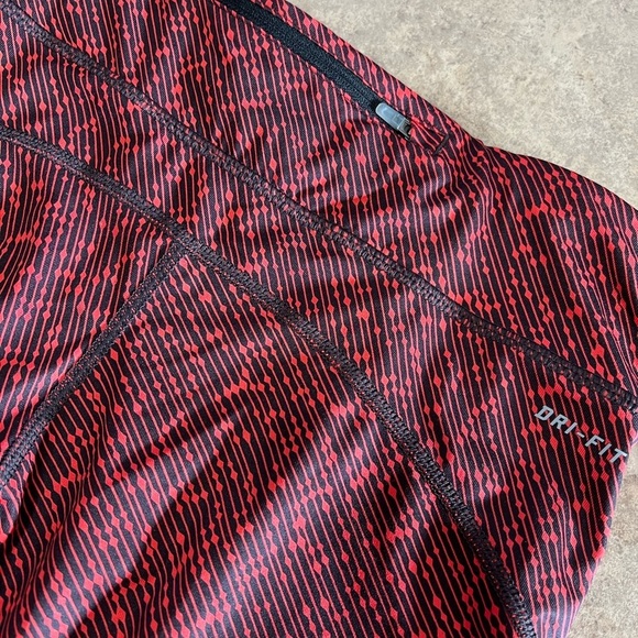 Nike Medium Cropped Dri Fit Red Black Workout Leggings Pants Athleisure Gym Yoga - Picture 6 of 10